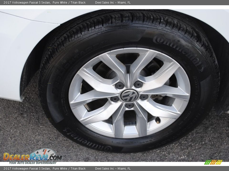 2017 Volkswagen Passat S Sedan Pure White / Titan Black Photo #10