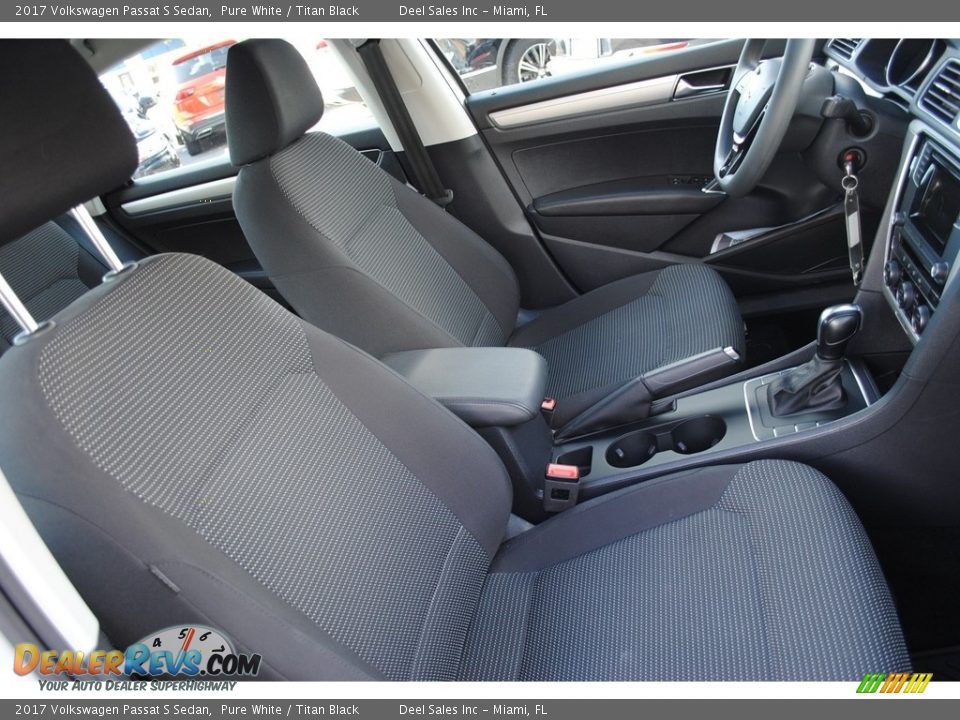 2017 Volkswagen Passat S Sedan Pure White / Titan Black Photo #16