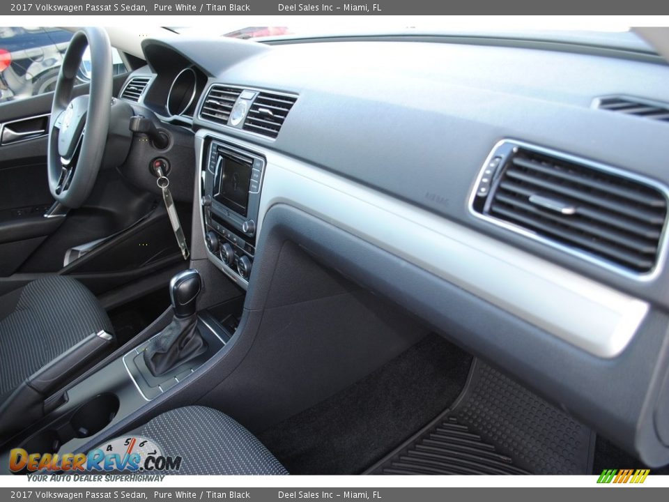 2017 Volkswagen Passat S Sedan Pure White / Titan Black Photo #19