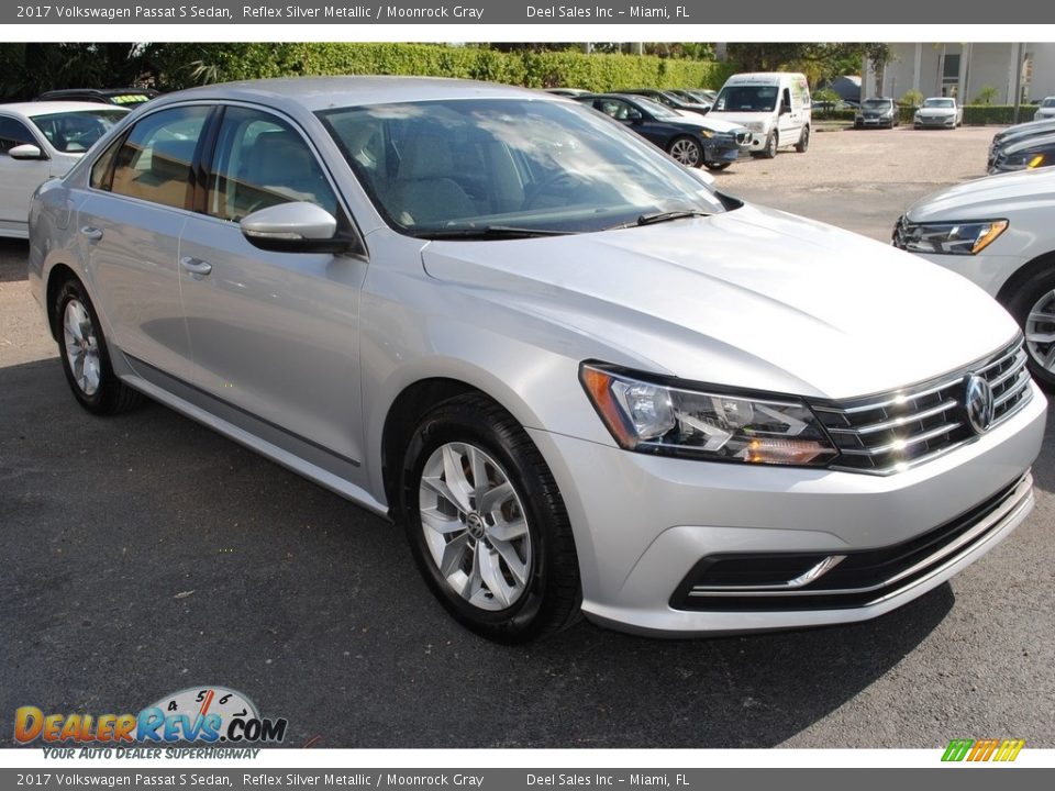 2017 Volkswagen Passat S Sedan Reflex Silver Metallic / Moonrock Gray Photo #2