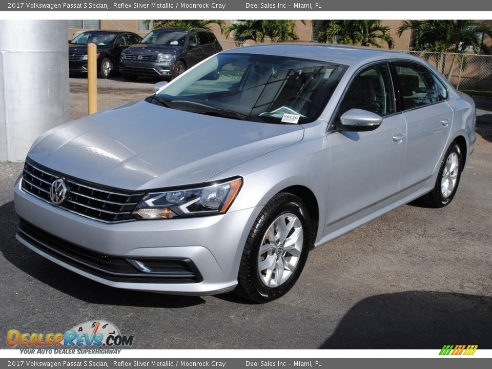 2017 Volkswagen Passat S Sedan Reflex Silver Metallic / Moonrock Gray Photo #4