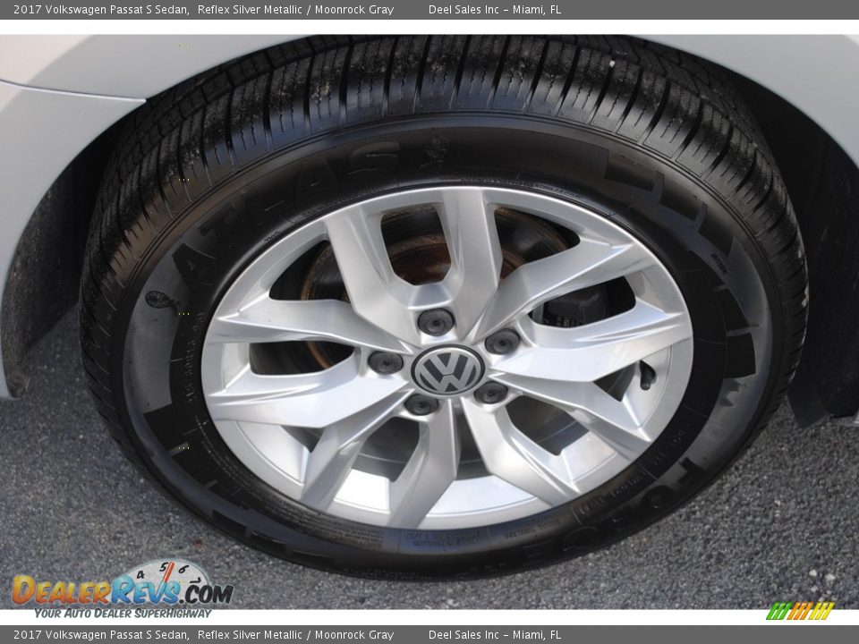 2017 Volkswagen Passat S Sedan Reflex Silver Metallic / Moonrock Gray Photo #10