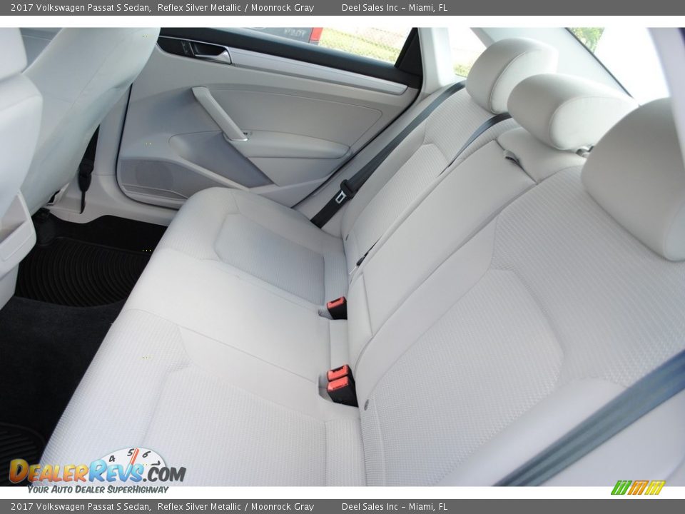 2017 Volkswagen Passat S Sedan Reflex Silver Metallic / Moonrock Gray Photo #11