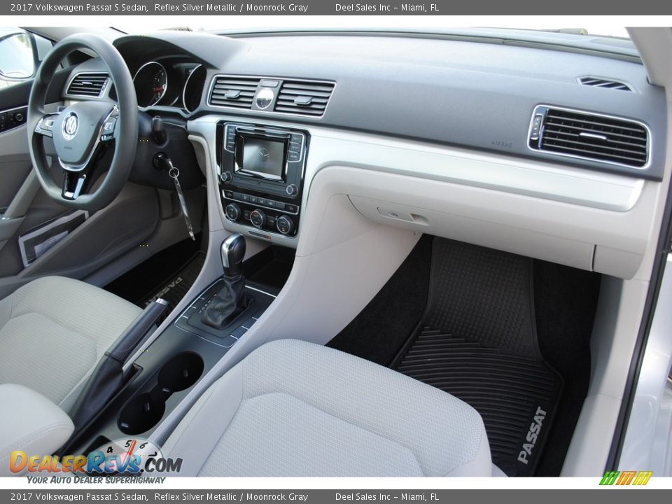 2017 Volkswagen Passat S Sedan Reflex Silver Metallic / Moonrock Gray Photo #15