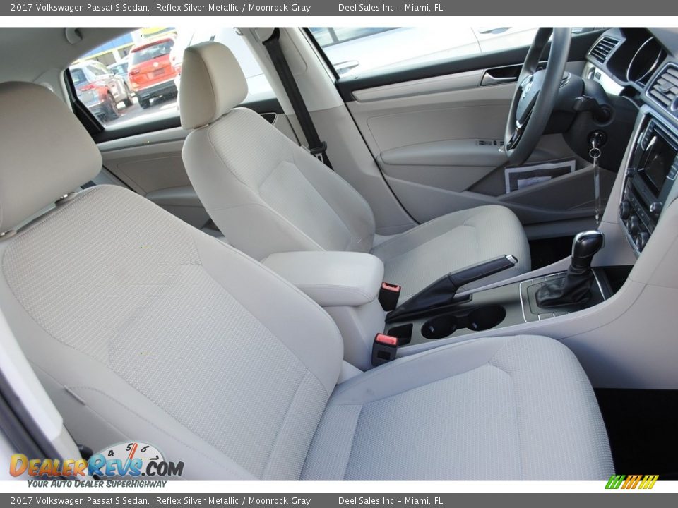 2017 Volkswagen Passat S Sedan Reflex Silver Metallic / Moonrock Gray Photo #16