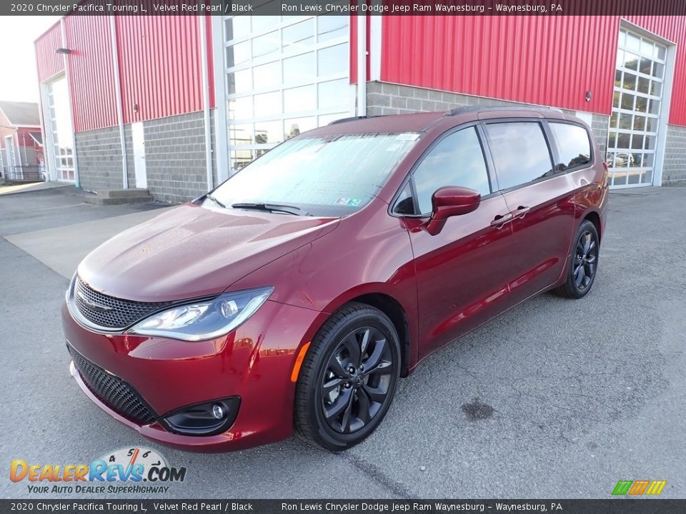 2020 Chrysler Pacifica Touring L Velvet Red Pearl / Black Photo #1