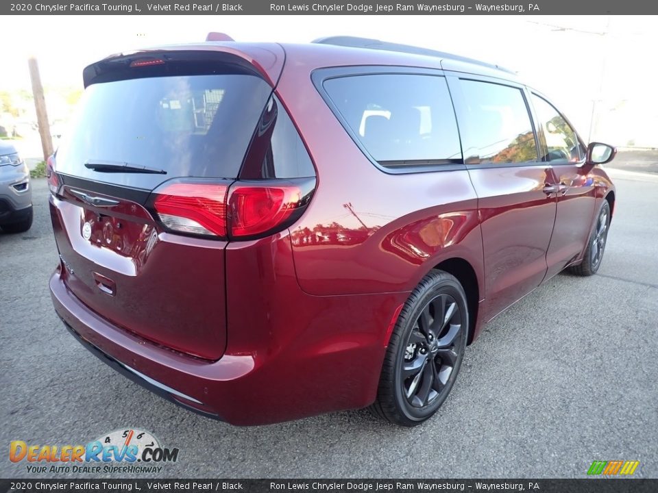 2020 Chrysler Pacifica Touring L Velvet Red Pearl / Black Photo #6