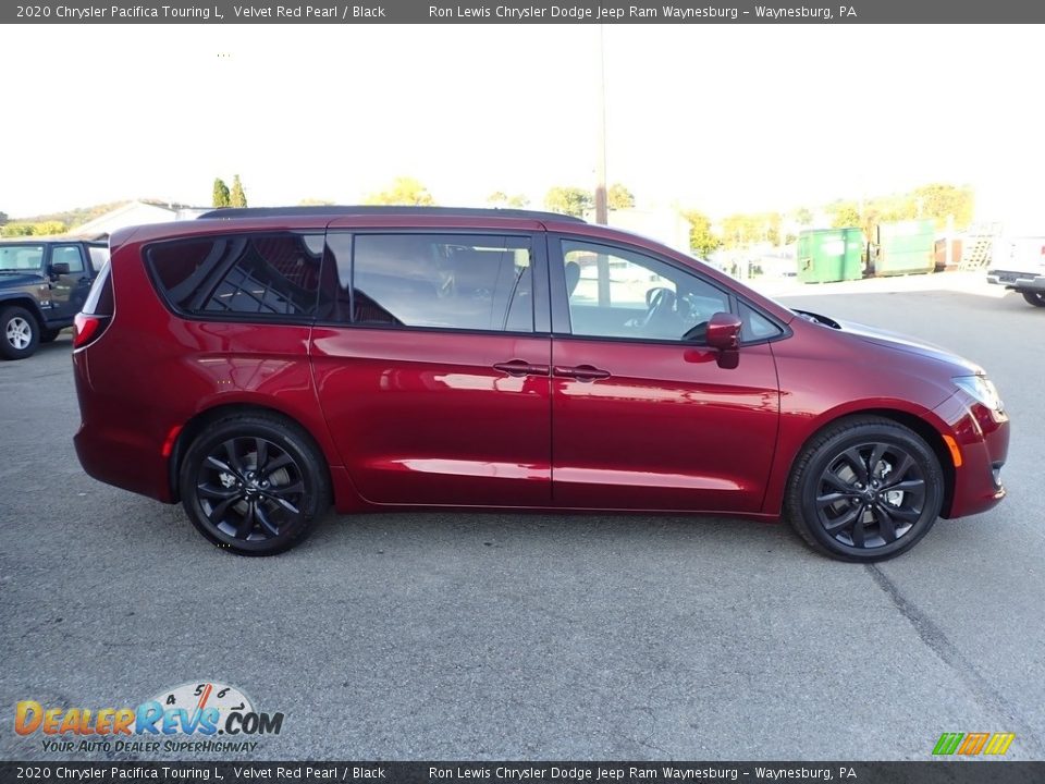 2020 Chrysler Pacifica Touring L Velvet Red Pearl / Black Photo #7