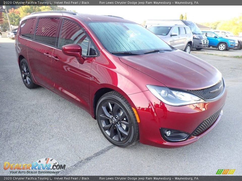 2020 Chrysler Pacifica Touring L Velvet Red Pearl / Black Photo #8