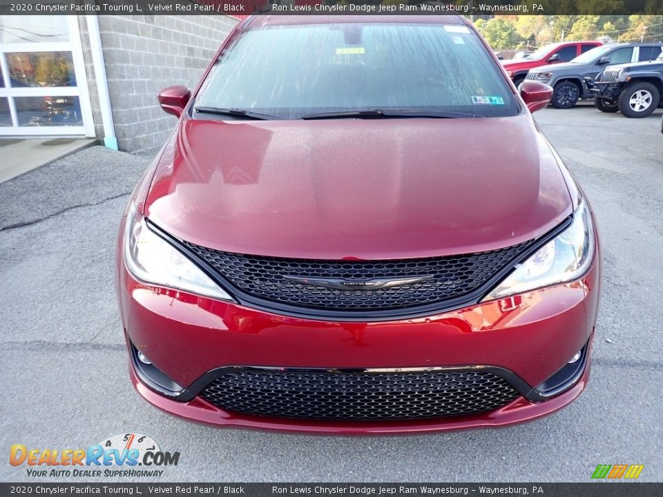 2020 Chrysler Pacifica Touring L Velvet Red Pearl / Black Photo #9