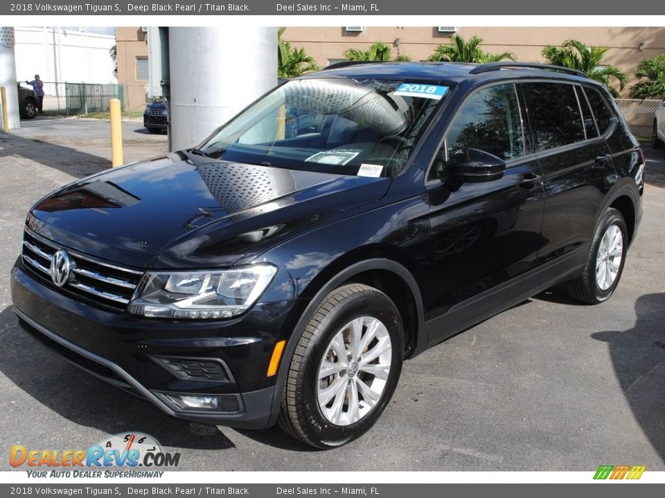 2018 Volkswagen Tiguan S Deep Black Pearl / Titan Black Photo #4
