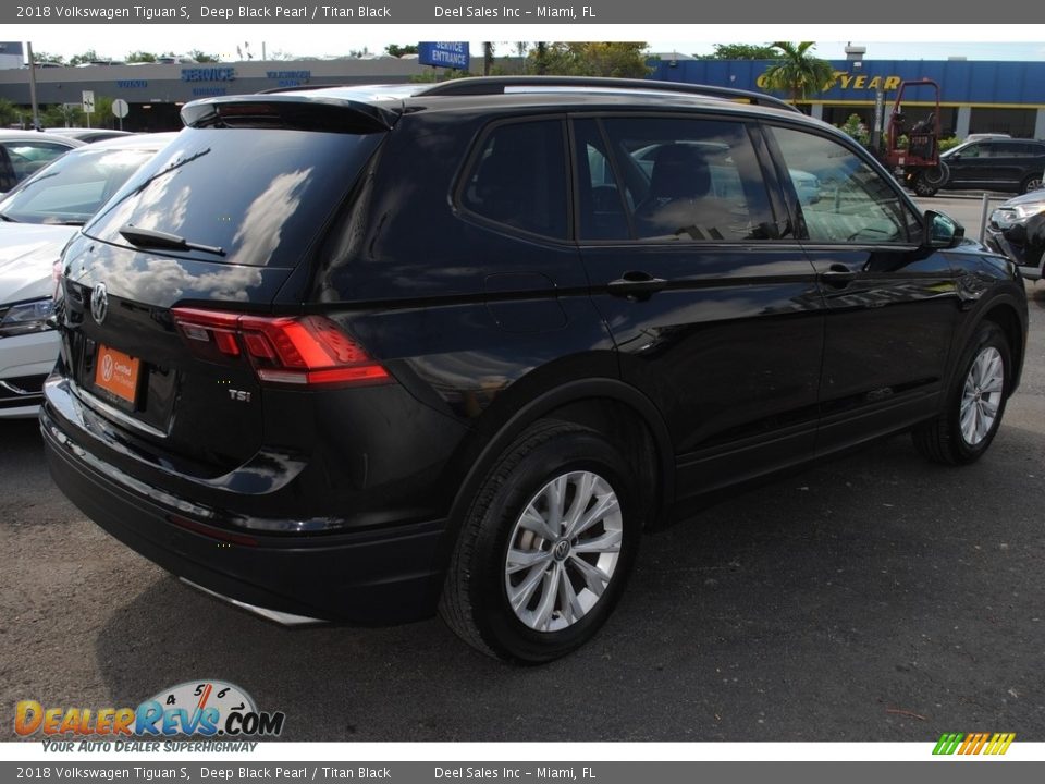 2018 Volkswagen Tiguan S Deep Black Pearl / Titan Black Photo #9