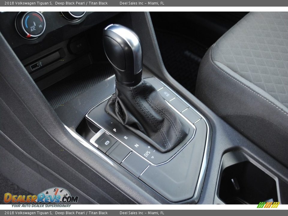 2018 Volkswagen Tiguan S Shifter Photo #13