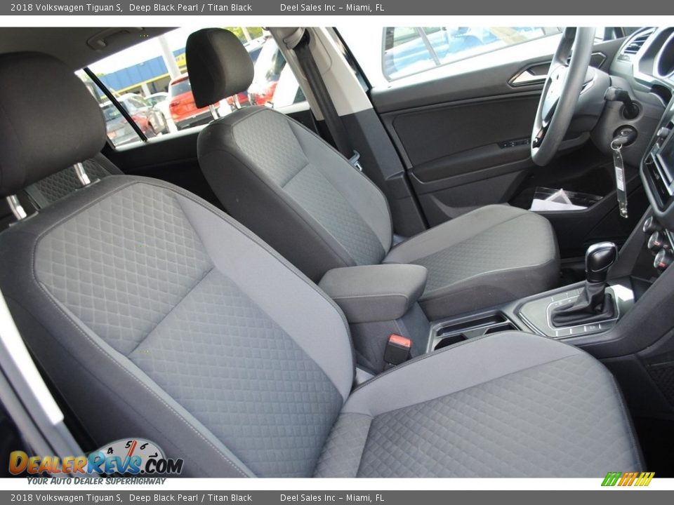 Front Seat of 2018 Volkswagen Tiguan S Photo #17