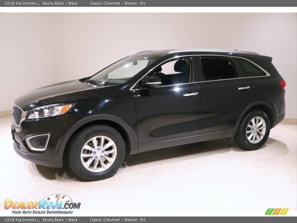 Front 3/4 View of 2018 Kia Sorento L Photo #3