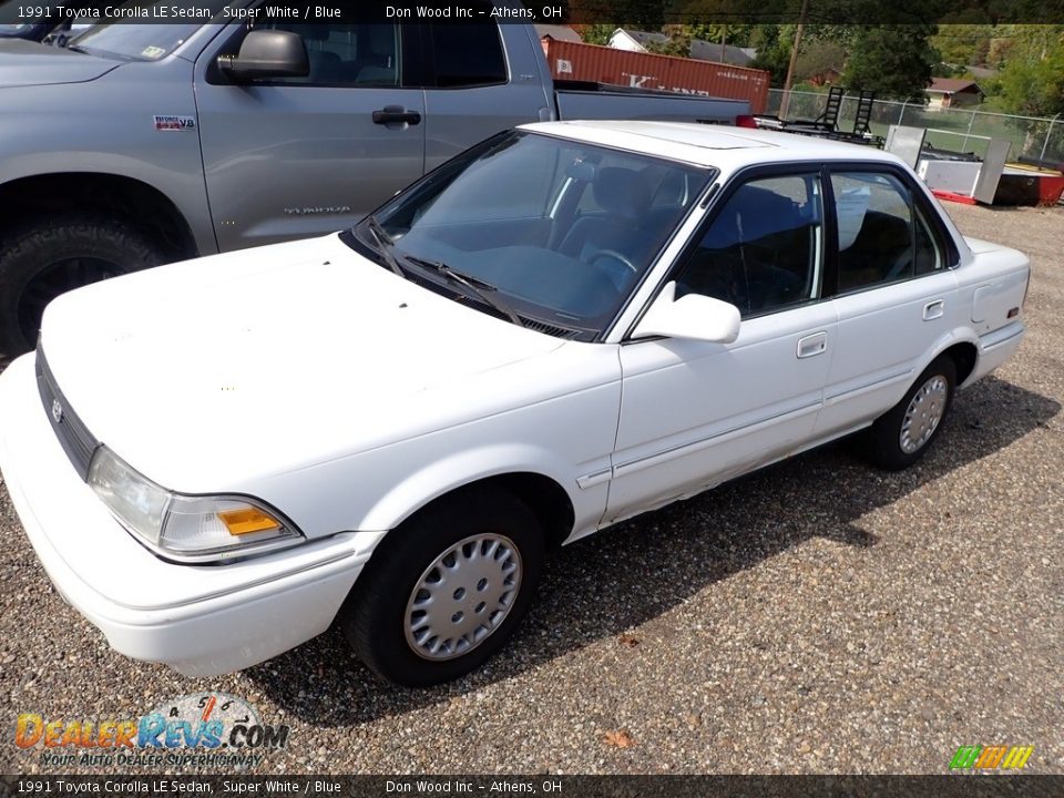 Front 3/4 View of 1991 Toyota Corolla LE Sedan Photo #6