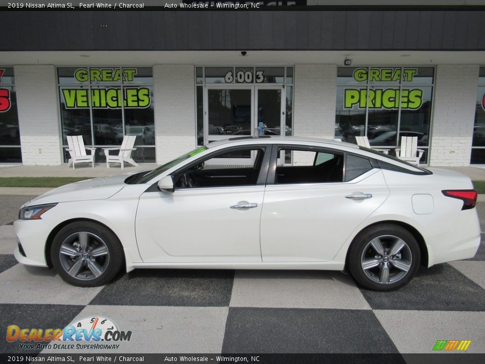 2019 Nissan Altima SL Pearl White / Charcoal Photo #1