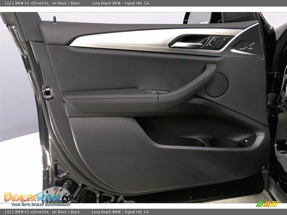 Door Panel of 2021 BMW X3 xDrive30e Photo #13