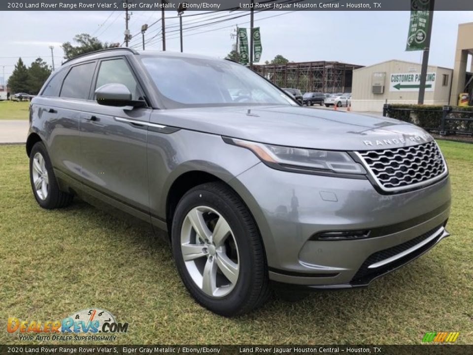 Front 3/4 View of 2020 Land Rover Range Rover Velar S Photo #12