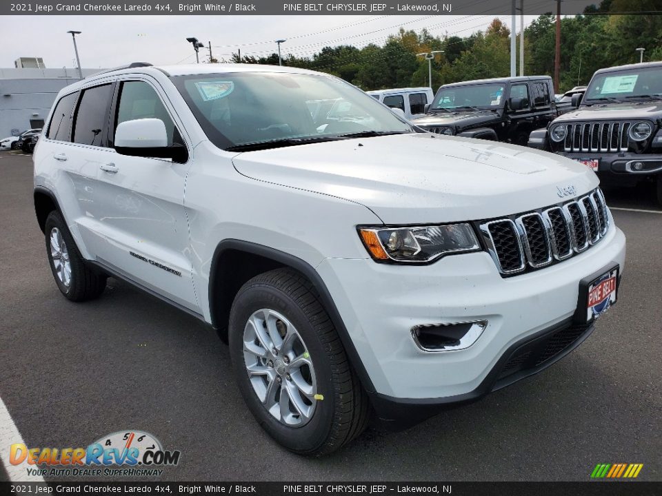 2021 Jeep Grand Cherokee Laredo 4x4 Bright White / Black Photo #1