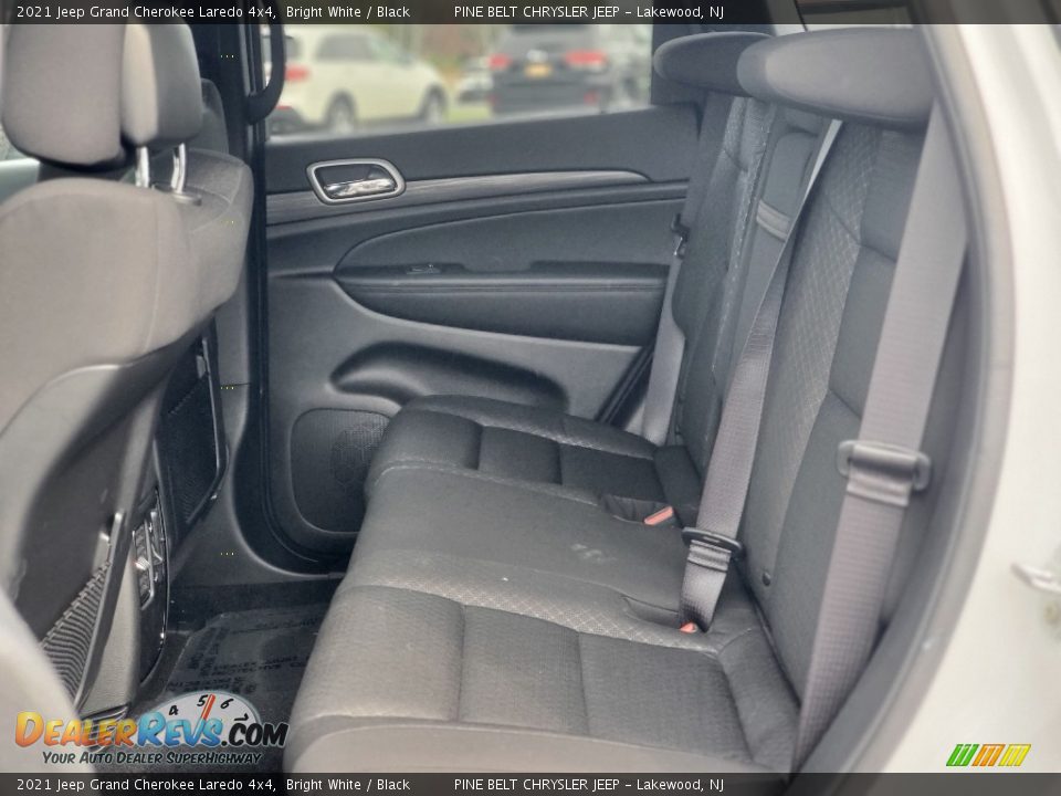 2021 Jeep Grand Cherokee Laredo 4x4 Bright White / Black Photo #9