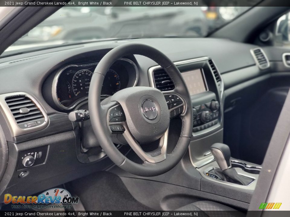 2021 Jeep Grand Cherokee Laredo 4x4 Bright White / Black Photo #10