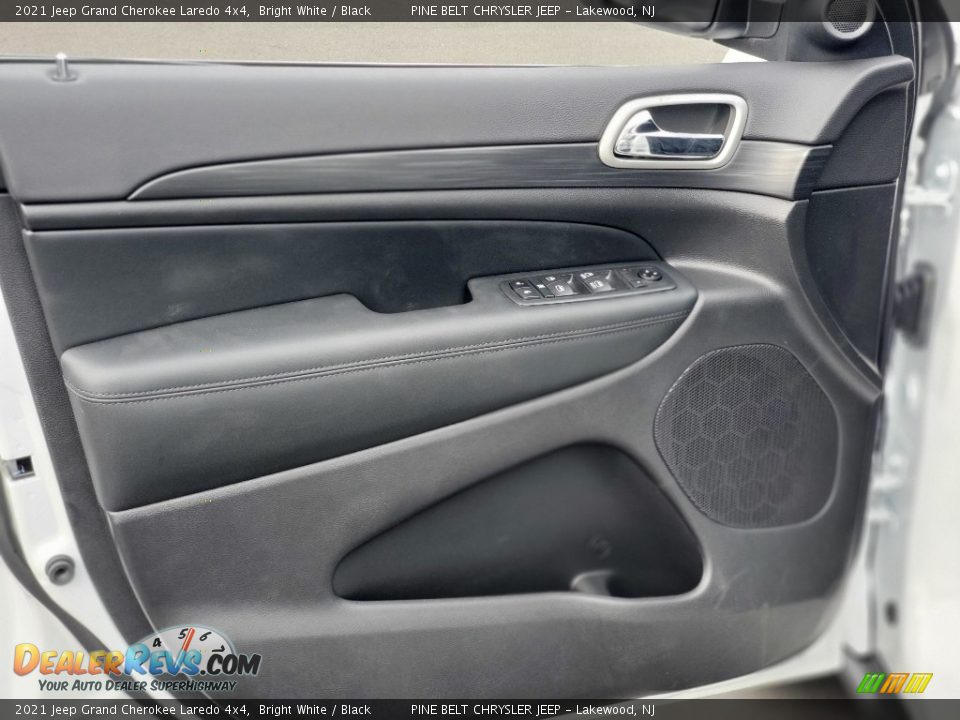 2021 Jeep Grand Cherokee Laredo 4x4 Bright White / Black Photo #12