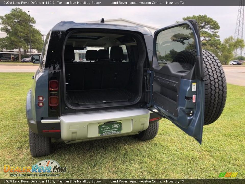 2020 Land Rover Defender 110 S Trunk Photo #29