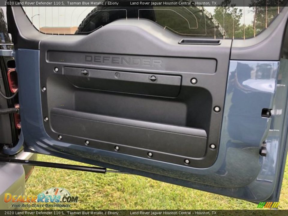 2020 Land Rover Defender 110 S Trunk Photo #30
