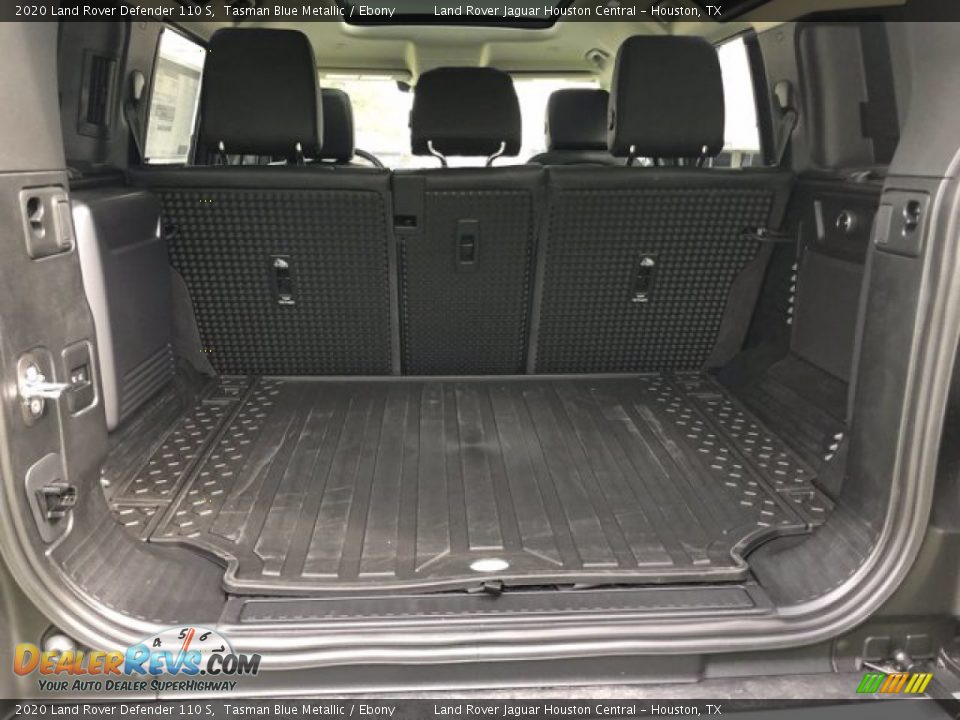 2020 Land Rover Defender 110 S Trunk Photo #31