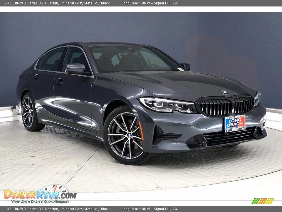 Front 3/4 View of 2021 BMW 3 Series 330i Sedan Photo #19