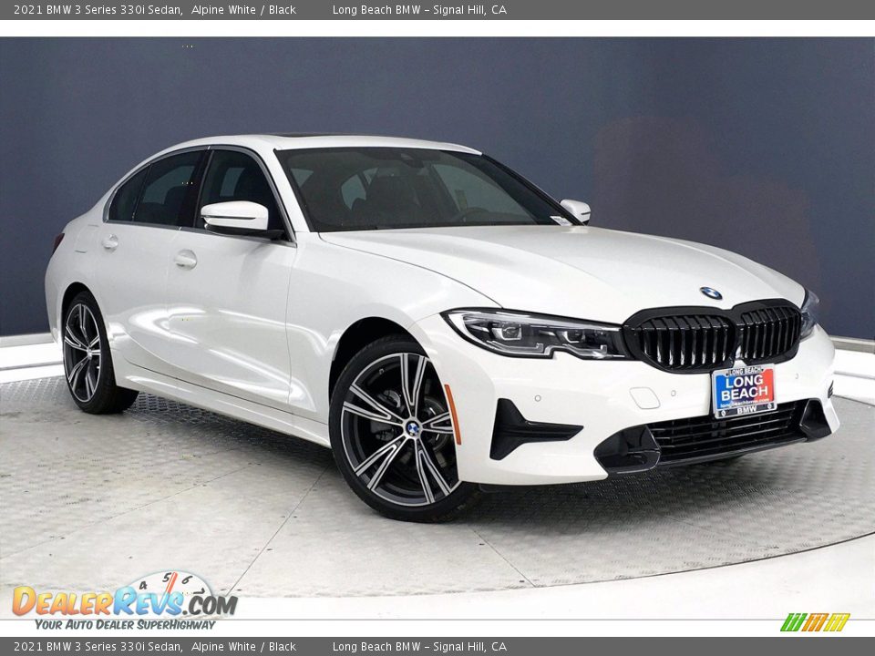 Front 3/4 View of 2021 BMW 3 Series 330i Sedan Photo #19
