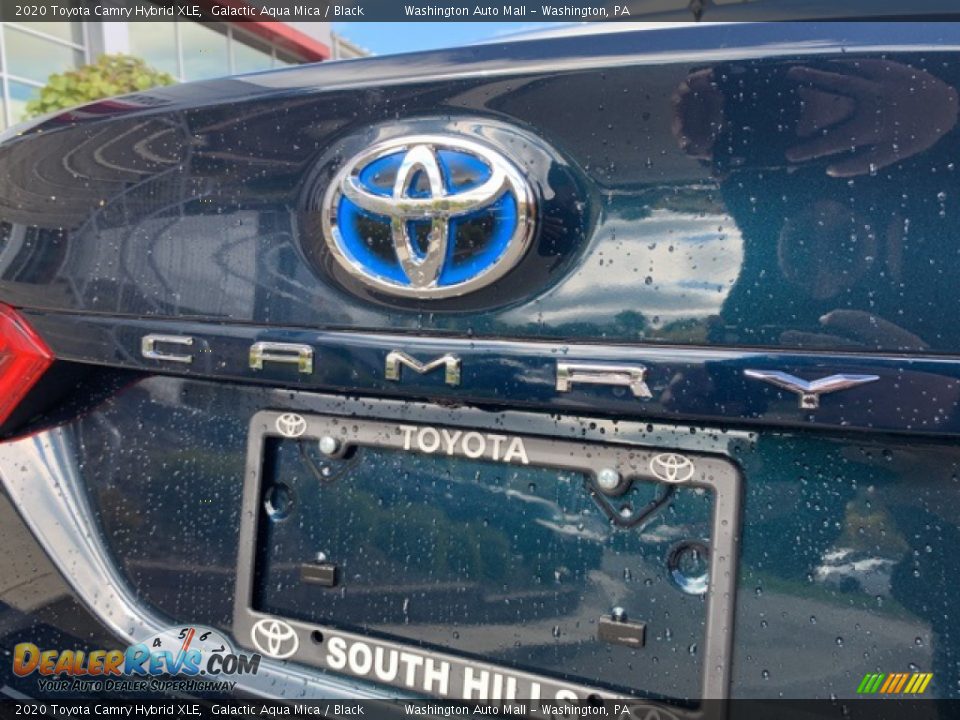 2020 Toyota Camry Hybrid XLE Galactic Aqua Mica / Black Photo #24