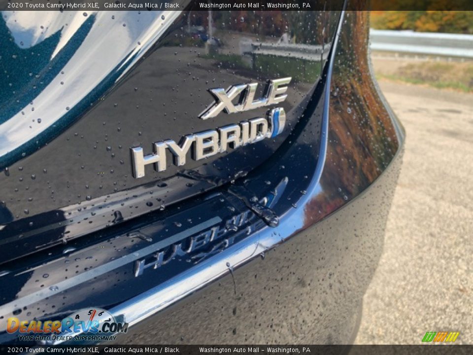 2020 Toyota Camry Hybrid XLE Galactic Aqua Mica / Black Photo #25