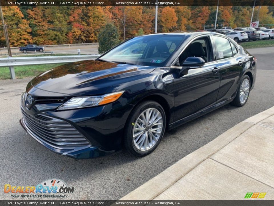 2020 Toyota Camry Hybrid XLE Galactic Aqua Mica / Black Photo #29