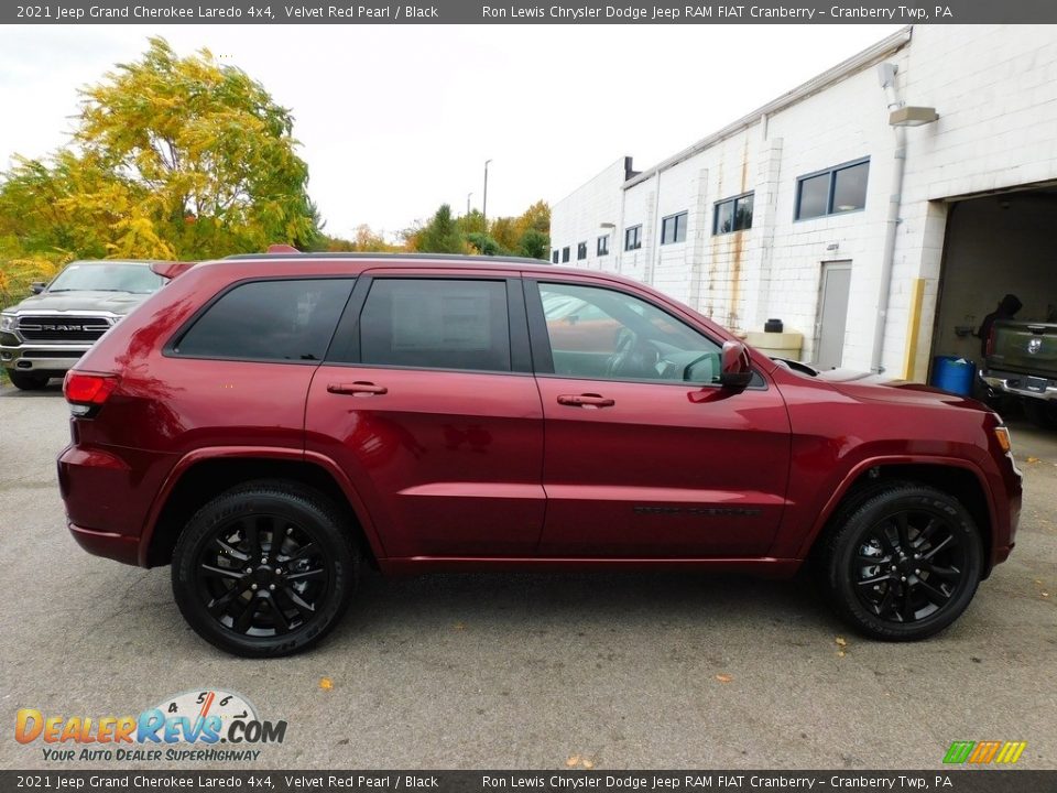 2021 Jeep Grand Cherokee Laredo 4x4 Velvet Red Pearl / Black Photo #4