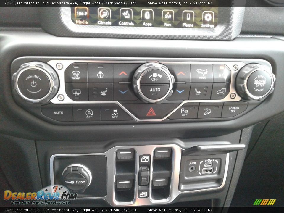Controls of 2021 Jeep Wrangler Unlimited Sahara 4x4 Photo #27