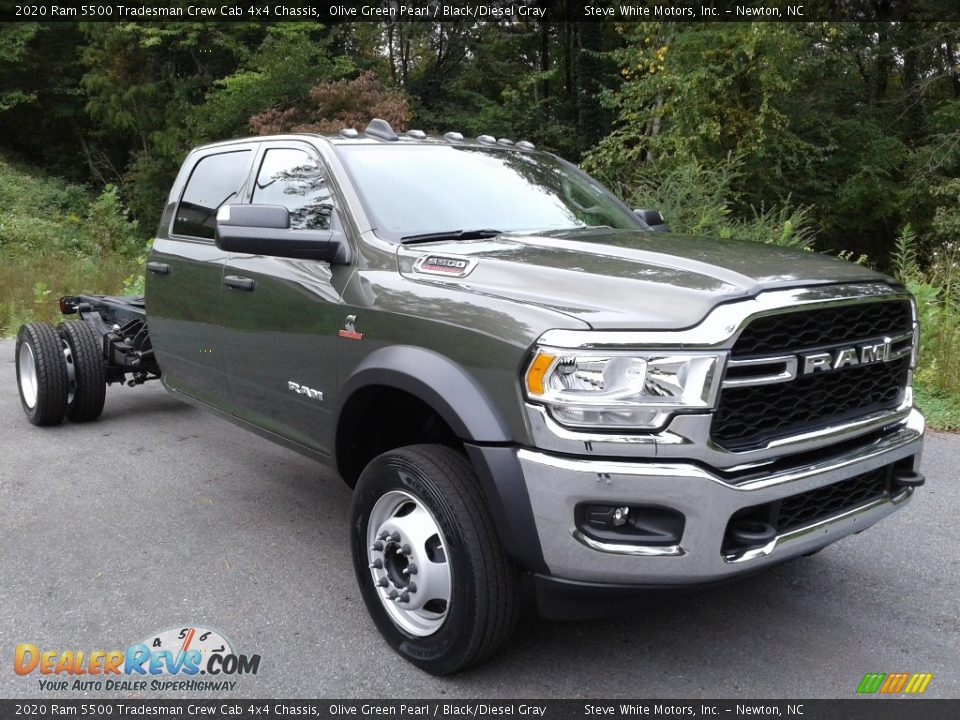 Front 3/4 View of 2020 Ram 5500 Tradesman Crew Cab 4x4 Chassis Photo #4