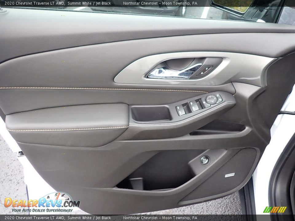 Door Panel of 2020 Chevrolet Traverse LT AWD Photo #15