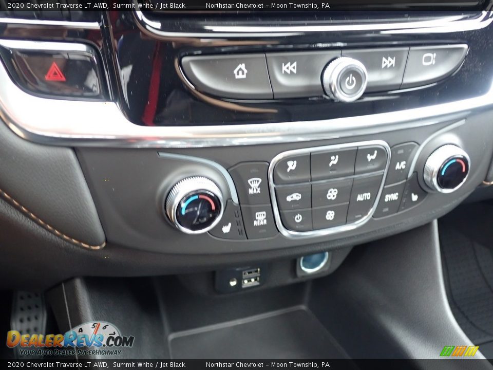 Controls of 2020 Chevrolet Traverse LT AWD Photo #19