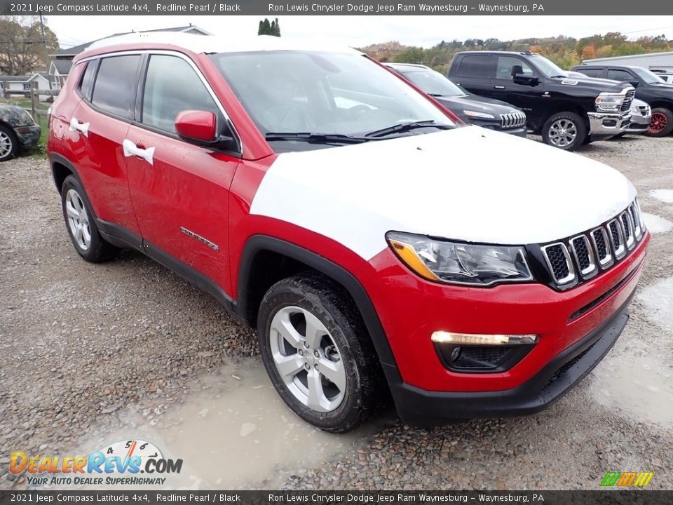Front 3/4 View of 2021 Jeep Compass Latitude 4x4 Photo #9