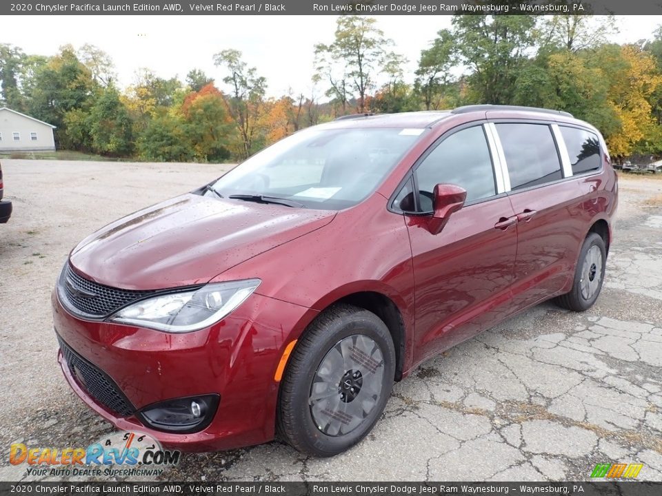 Front 3/4 View of 2020 Chrysler Pacifica Launch Edition AWD Photo #1