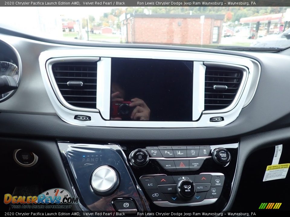 2020 Chrysler Pacifica Launch Edition AWD Velvet Red Pearl / Black Photo #17