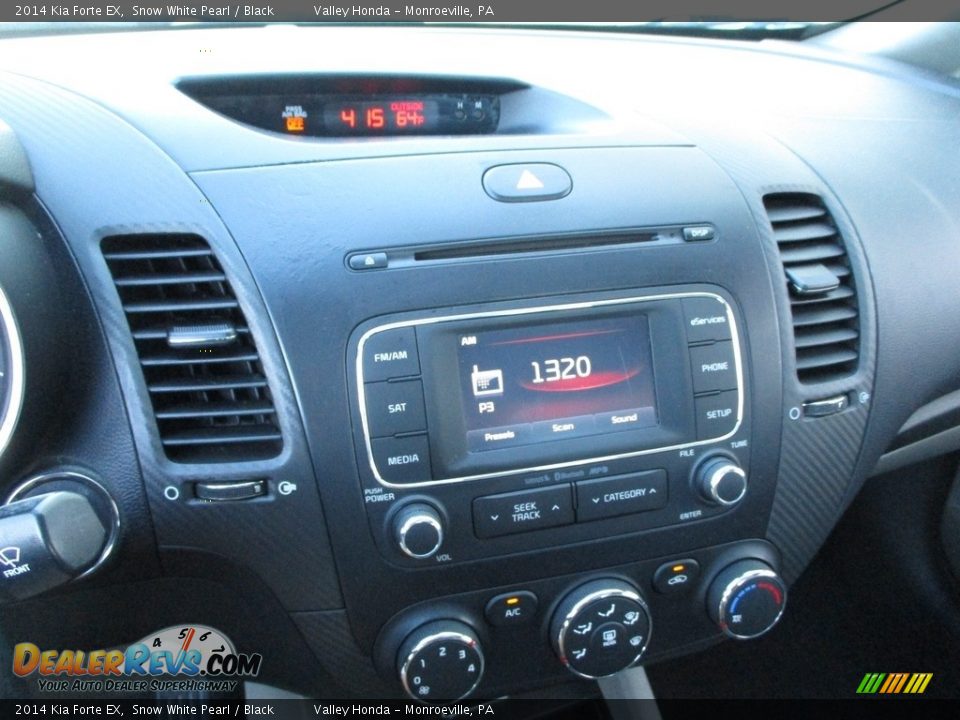 Controls of 2014 Kia Forte EX Photo #16