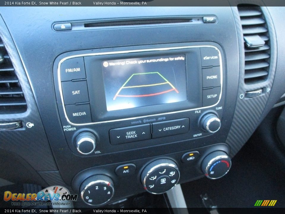 Controls of 2014 Kia Forte EX Photo #17