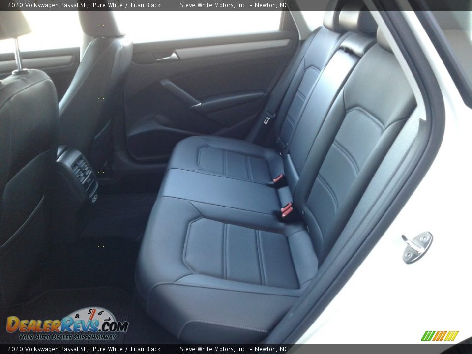 Rear Seat of 2020 Volkswagen Passat SE Photo #13
