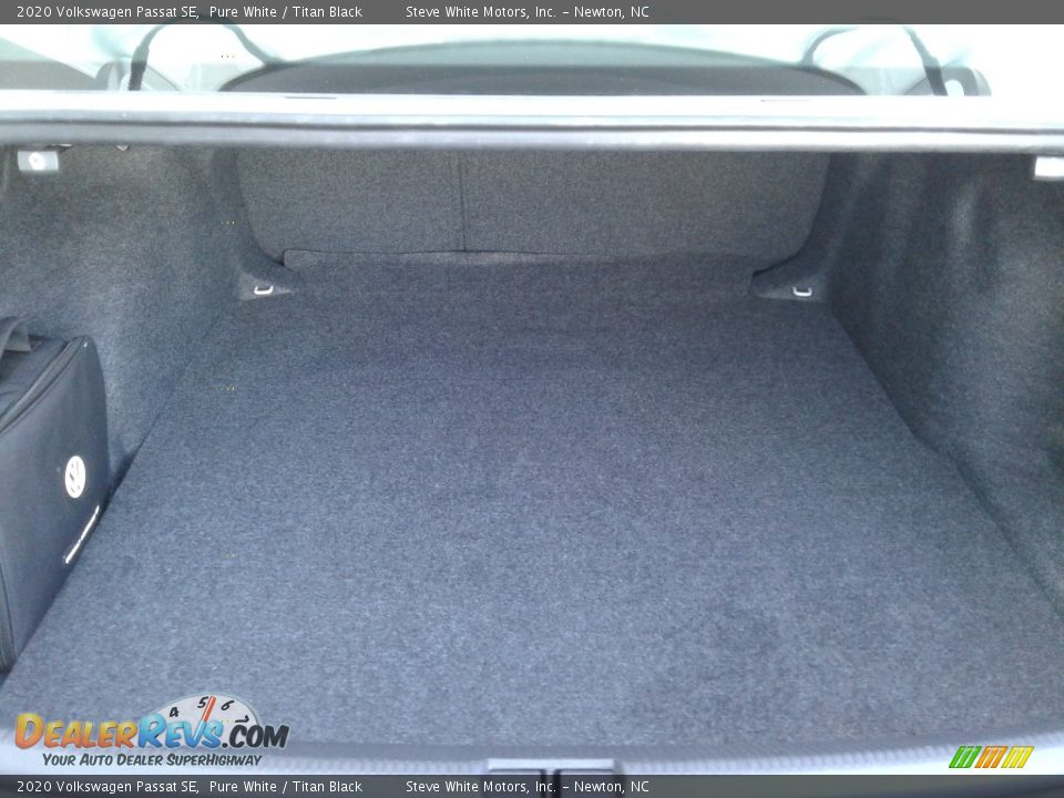 2020 Volkswagen Passat SE Trunk Photo #14
