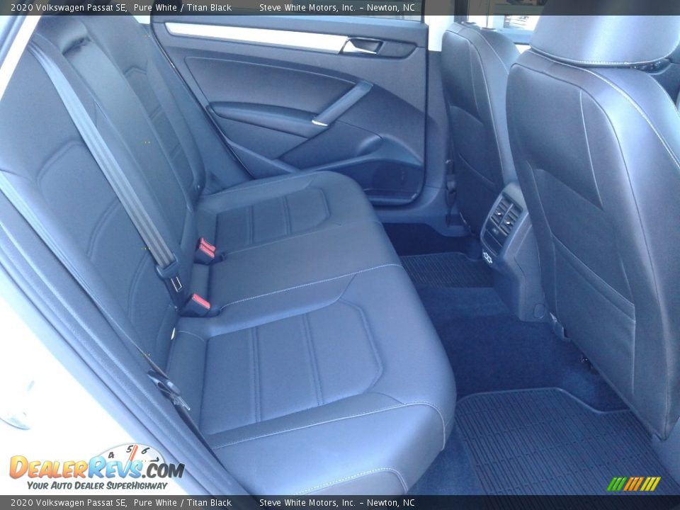 Rear Seat of 2020 Volkswagen Passat SE Photo #15