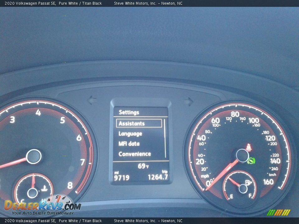 2020 Volkswagen Passat SE Gauges Photo #20