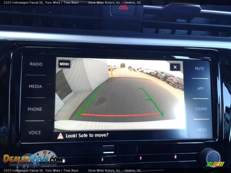 2020 Volkswagen Passat SE Pure White / Titan Black Photo #22